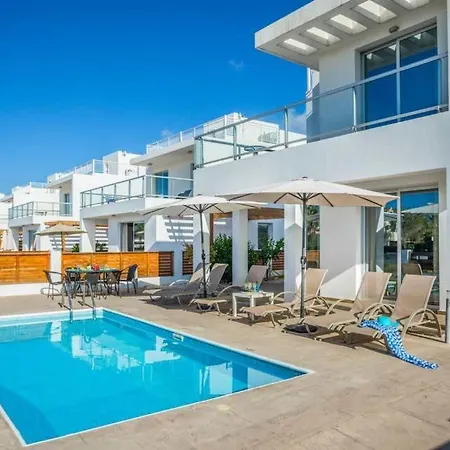 In Sleeps 6 Includes Swimming Pool Air Con And Wifi 1 6 * 페이야