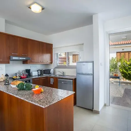 In Sleeps 6 Includes Swimming Pool Air Con And Wifi 1 6 빌라