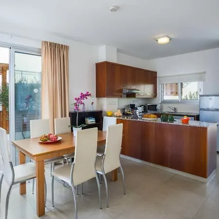In Sleeps 6 Includes Swimming Pool Air Con And Wifi 1 6
