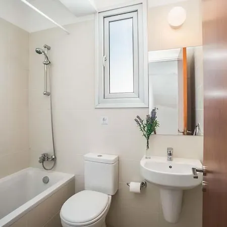 In Sleeps 6 Includes Swimming Pool Air Con And Wifi 1 6
