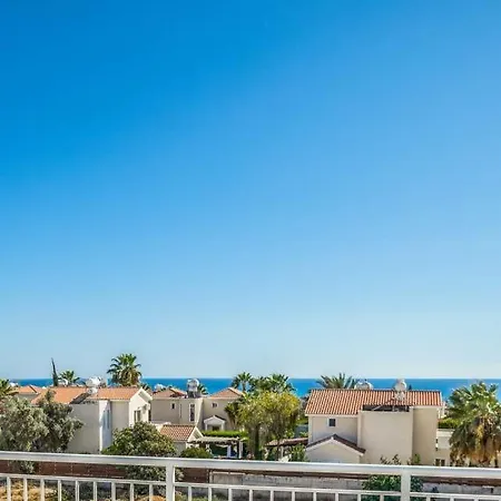 Villa In Sleeps 6 Includes Swimming Pool Air Con And Wifi 1 6 Peyia