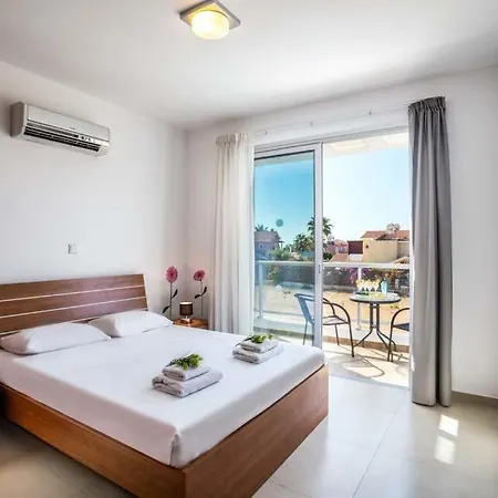 In Sleeps 6 Includes Swimming Pool Air Con And Wifi 1 6 Villa *