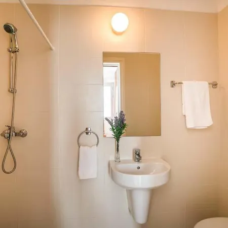 Villa In Sleeps 6 Includes Swimming Pool Air Con And Wifi 1 6 Peyia